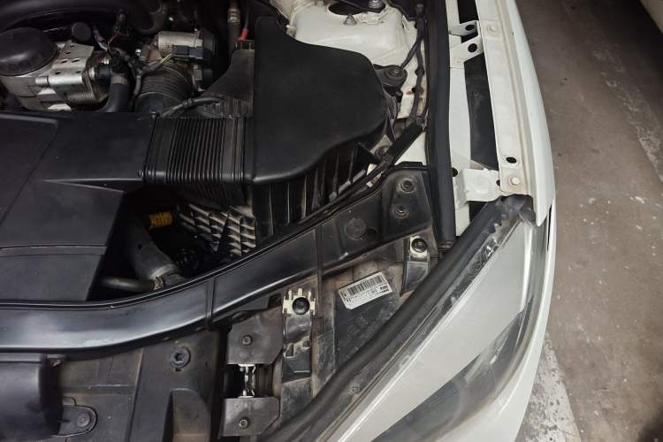 Used BMW X1 2013 sDrive18i Fashion Model Engine Bay Left