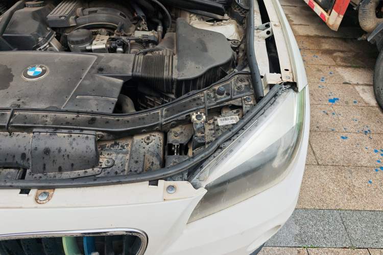 Used BMW X1 2013 sDrive18i Fashion Model Engine Bay Left