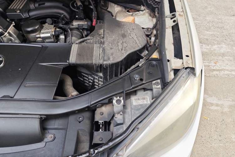 Used BMW X1 2013 sDrive18i Fashion Model Engine Bay Left