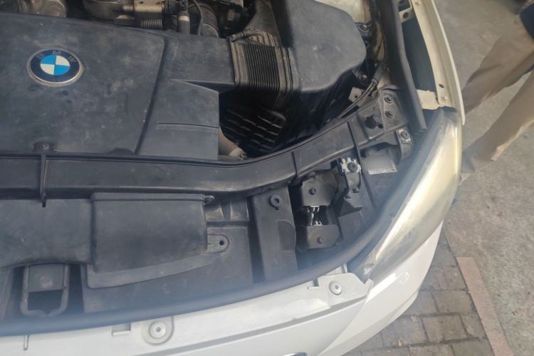Used BMW X1 2013 sDrive18i Fashion Model Engine Bay Left