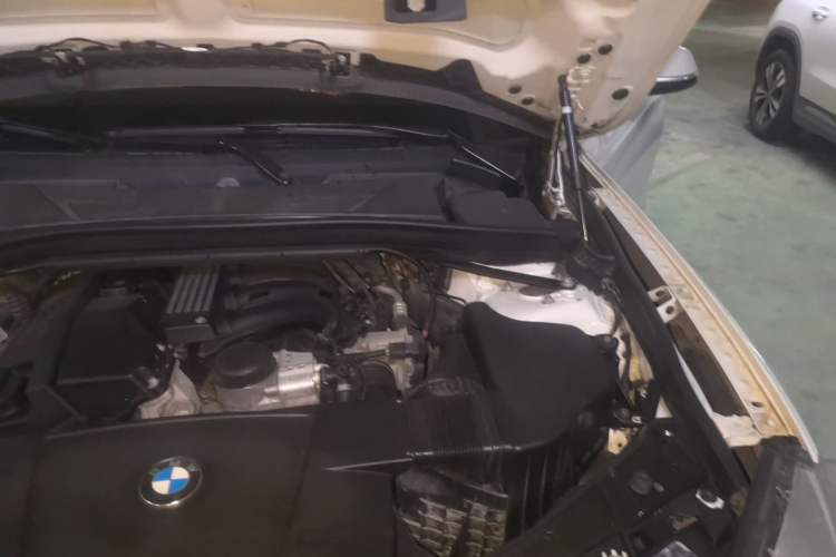 Used BMW X1 2013 sDrive18i Fashion Model Engine Bay Left