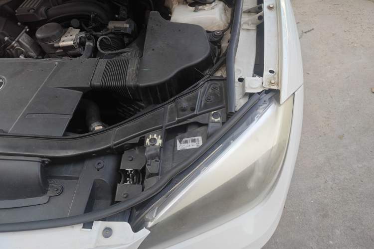 Used BMW X1 2013 sDrive18i Fashion Model Engine Bay Left