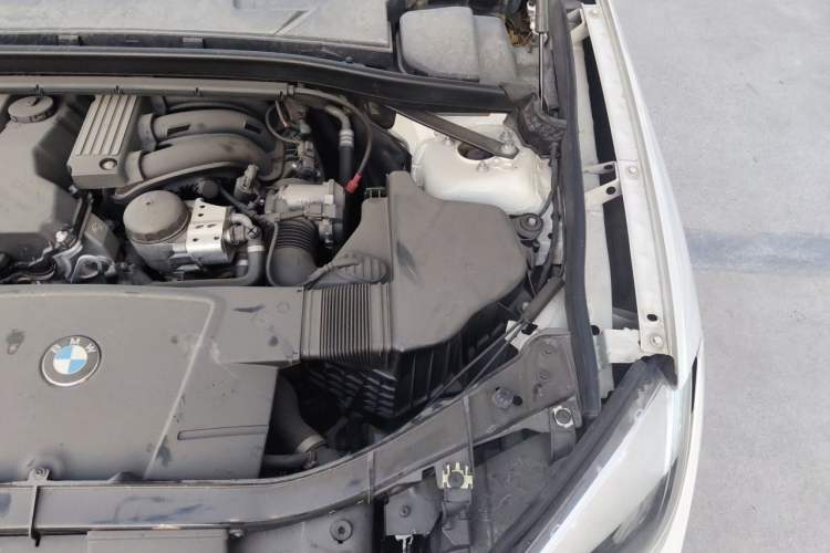 Used BMW X1 2013 sDrive18i Fashion Model Engine Bay Left