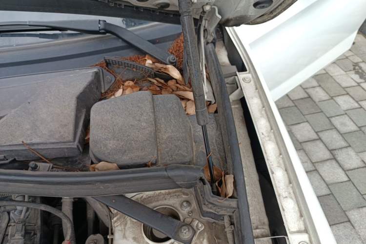 Used BMW X1 2013 sDrive18i Fashion Model Engine Bay Left