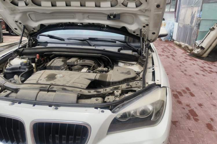 Used BMW X1 2013 sDrive18i Fashion Model Engine Bay Left