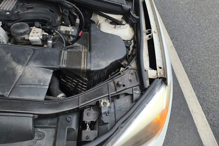 Used BMW X1 2013 sDrive18i Fashion Model Engine Bay Left