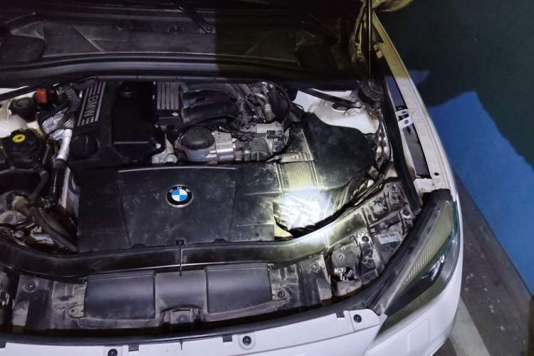 Used BMW X1 2013 sDrive18i Sport Design Package Engine Bay Left
