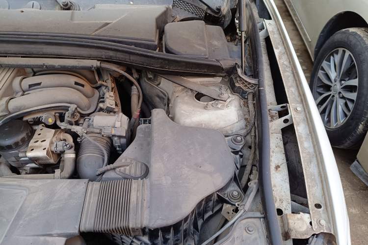 Used BMW X1 2013 sDrive18i Fashion Model Engine Bay Left
