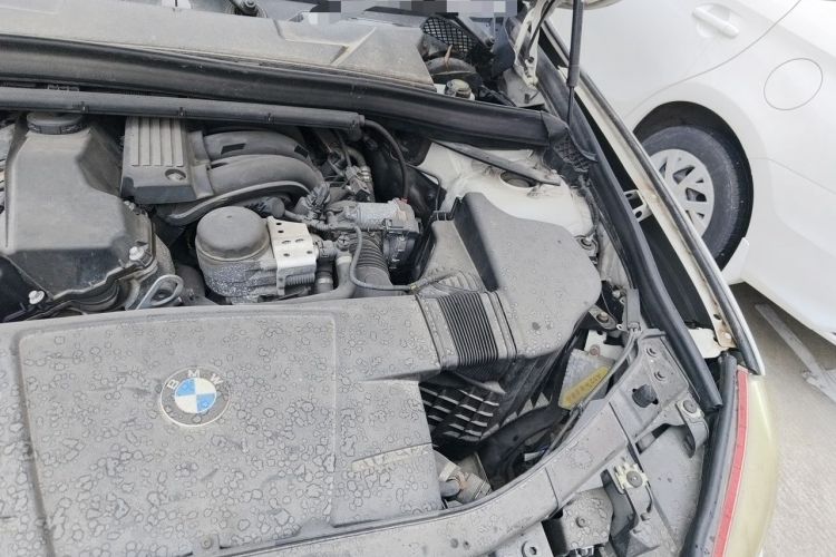 Used BMW X1 2013 sDrive18i Fashion Model Engine Bay Left