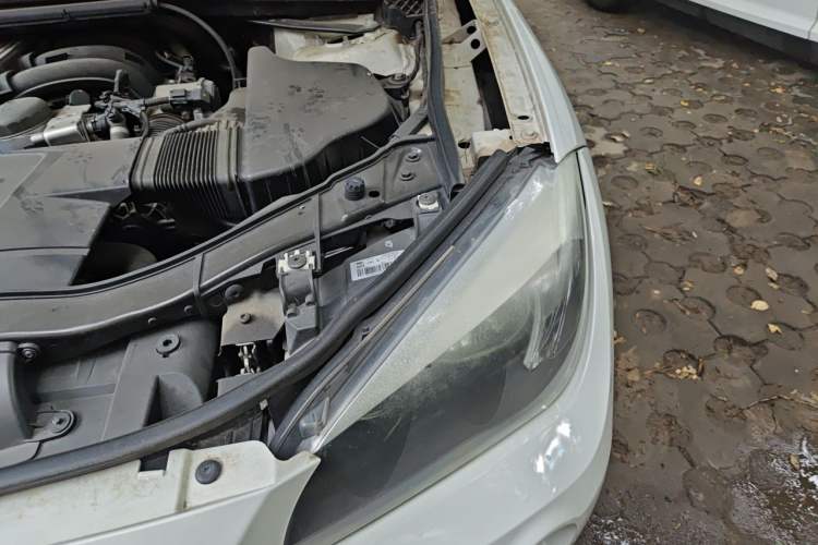 Used BMW X1 2013 sDrive18i Fashion Model Engine Bay Left