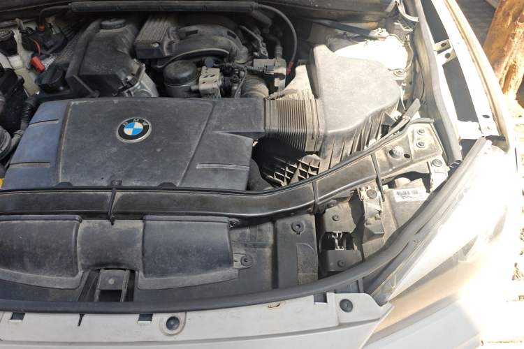 Used BMW X1 2013 sDrive18i Fashion Model Engine Bay Left