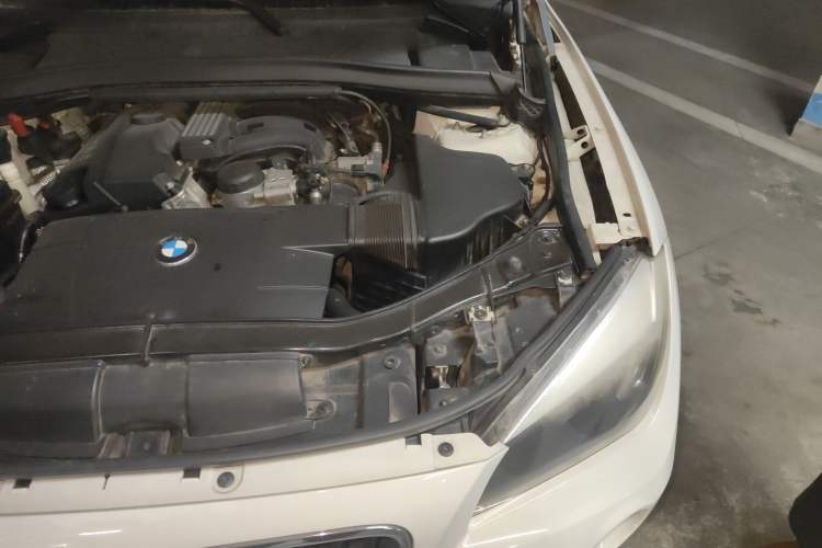 Used BMW X1 2013 sDrive18i Fashion Model Engine Bay Left