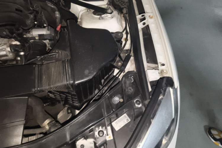 Used BMW X1 2013 sDrive18i manual model Engine Bay Left
