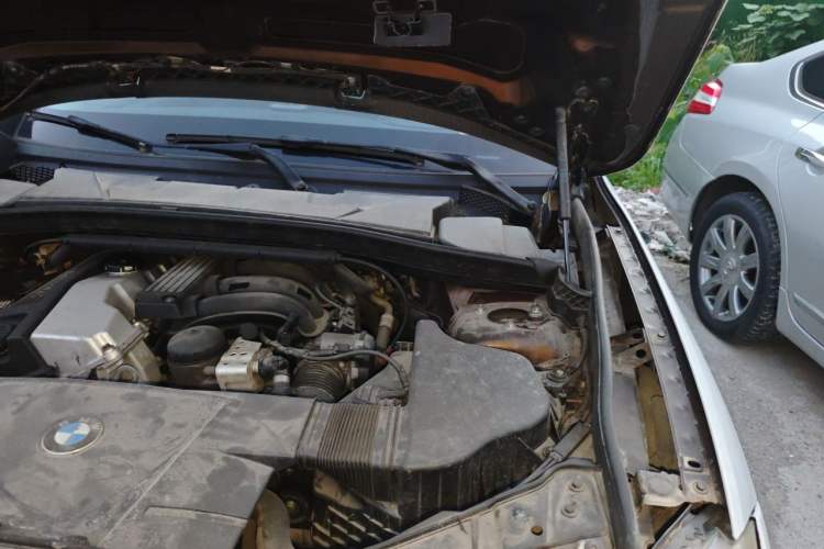 Used BMW X1 2013 sDrive18i Fashion Model Engine Bay Left