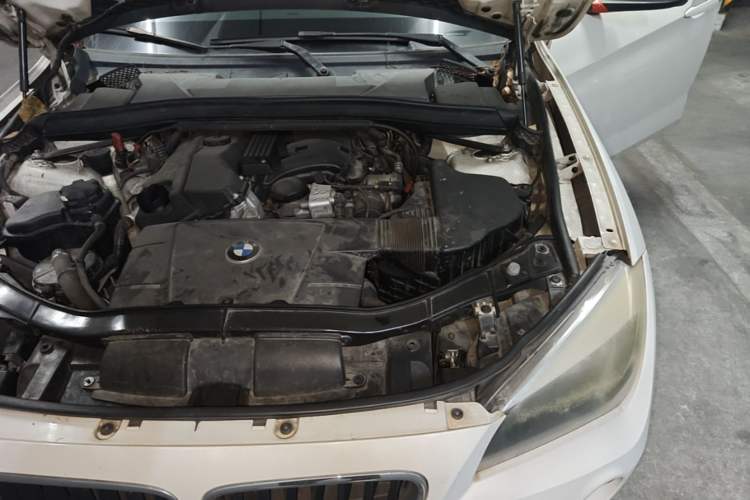 Used BMW X1 2013 sDrive18i Fashion Model Engine Bay Left