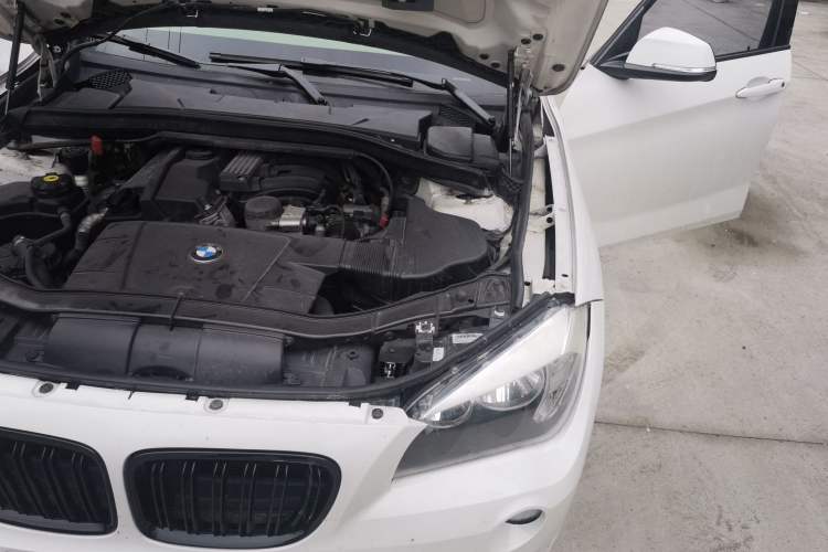 Used BMW X1 2013 sDrive18i Fashion Model Engine Bay Left