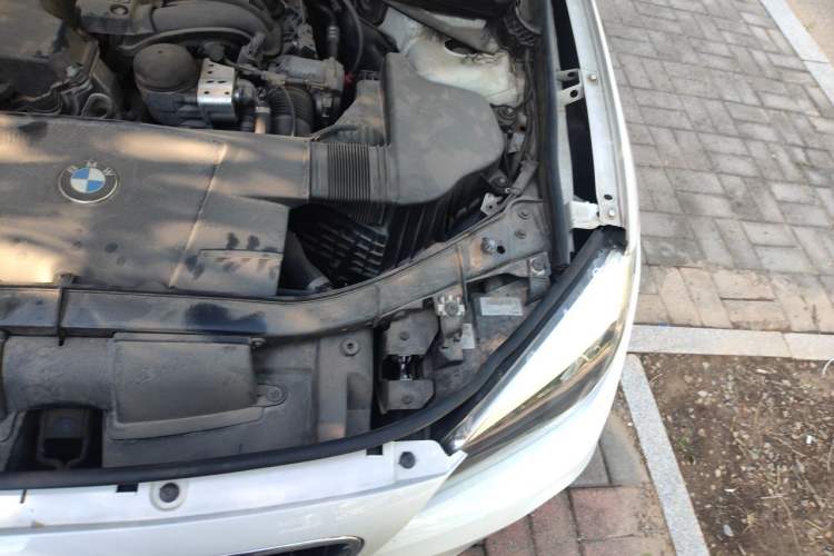 Used BMW X1 2013 sDrive18i Fashion Model Engine Bay Left