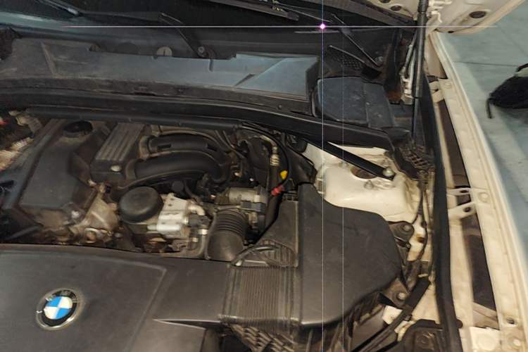 Used BMW X1 2013 sDrive18i Fashion Model Engine Bay Left