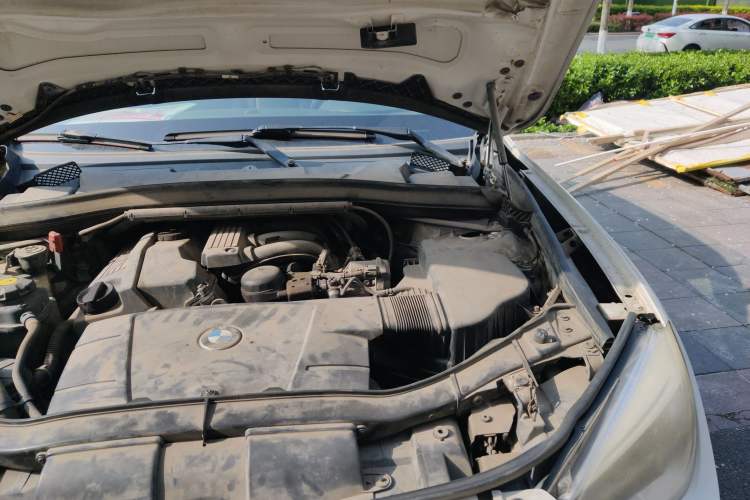 Used BMW X1 2013 sDrive18i Sport Design Package Engine Bay Left