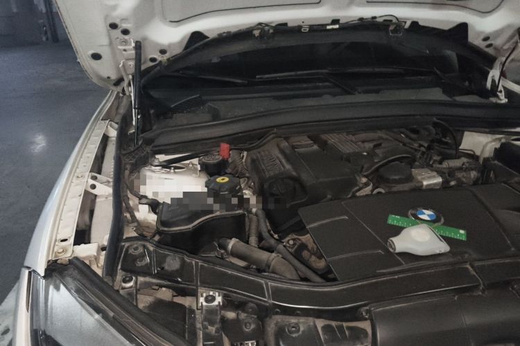 Used BMW X1 2013 sDrive18i Fashion Model Engine Bay Right