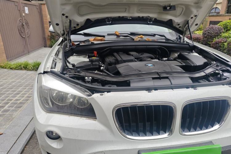 Used BMW X1 2013 sDrive18i manual model Engine Bay Right