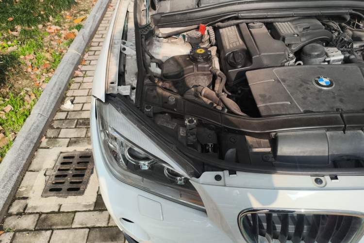 Used BMW X1 2013 sDrive18i Sport Design Package Engine Bay Right