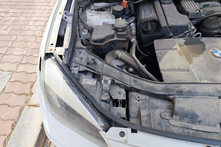 Used BMW X1 2013 sDrive18i Fashion Model Engine Bay Right