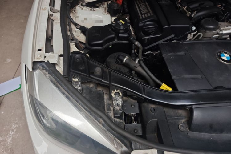 Used BMW X1 2013 sDrive18i Fashion Model Engine Bay Right