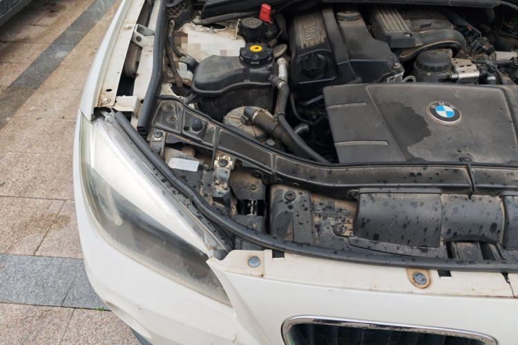 Used BMW X1 2013 sDrive18i Fashion Model Engine Bay Right