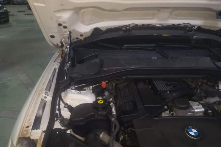 Used BMW X1 2013 sDrive18i Fashion Model Engine Bay Right