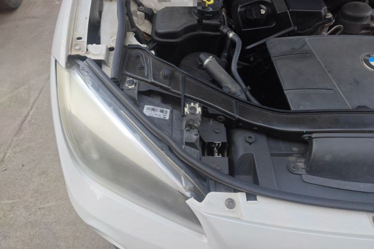 Used BMW X1 2013 sDrive18i Fashion Model Engine Bay Right