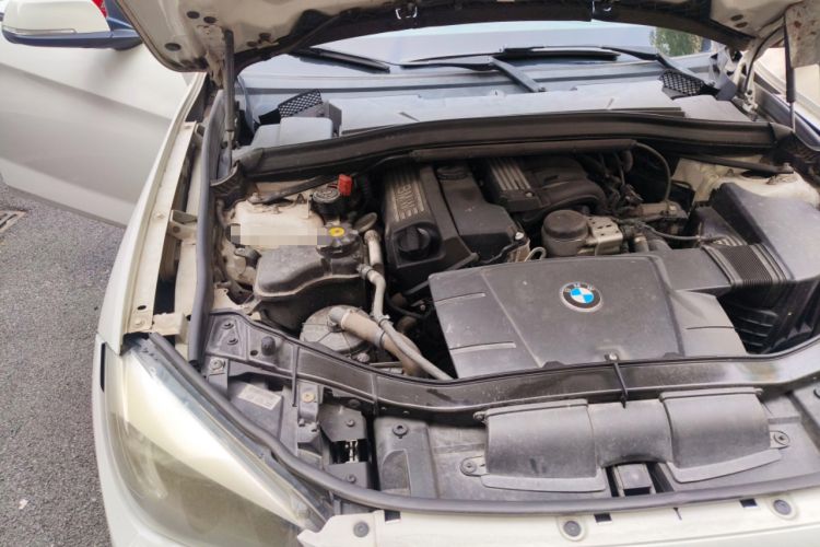 Used BMW X1 2013 sDrive18i Fashion Model Engine Bay Right