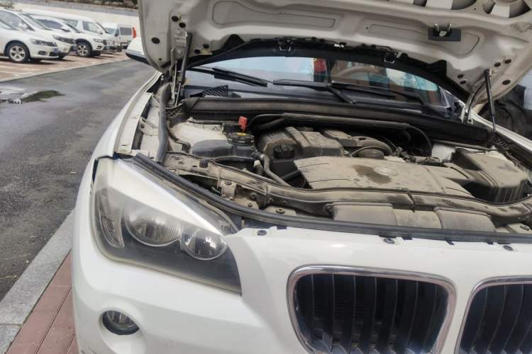 Used BMW X1 2013 sDrive18i Fashion Model Engine Bay Right