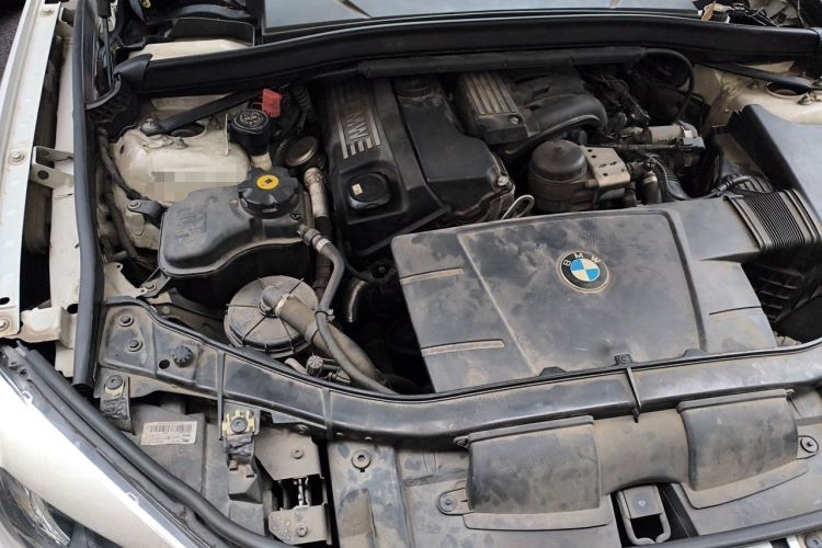 Used BMW X1 2013 sDrive18i Fashion Model Engine Bay Right
