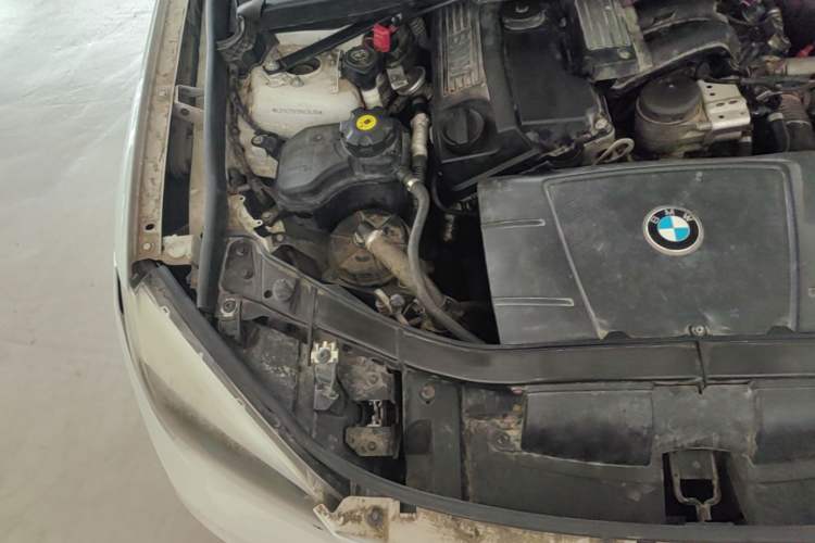 Used BMW X1 2013 sDrive18i Fashion Model Engine Bay Right