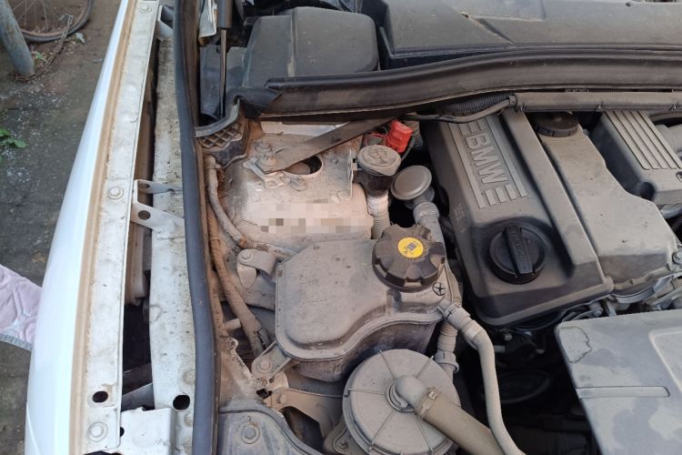 Used BMW X1 2013 sDrive18i Fashion Model Engine Bay Right