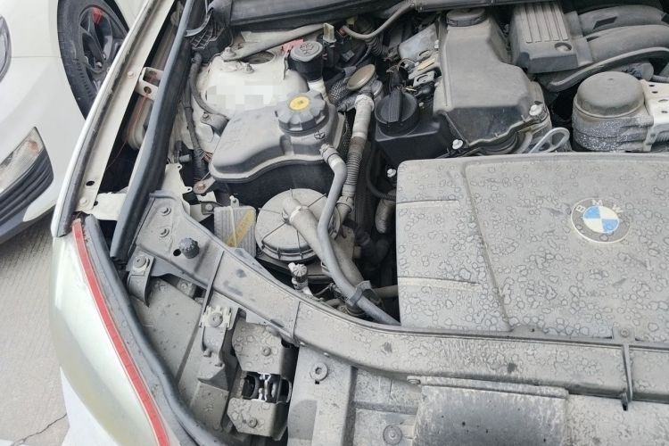 Used BMW X1 2013 sDrive18i Fashion Model Engine Bay Right