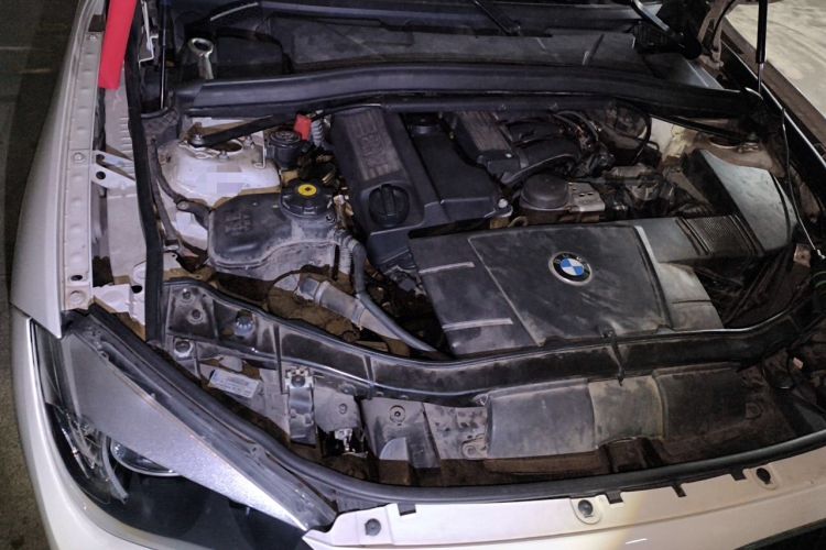 Used BMW X1 2013 sDrive18i Fashion Model Engine Bay Right