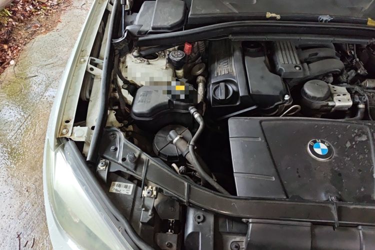 Used BMW X1 2013 sDrive18i Fashion Model Engine Bay Right