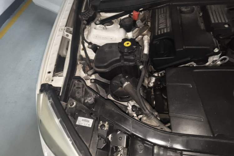 Used BMW X1 2013 sDrive18i manual model Engine Bay Right