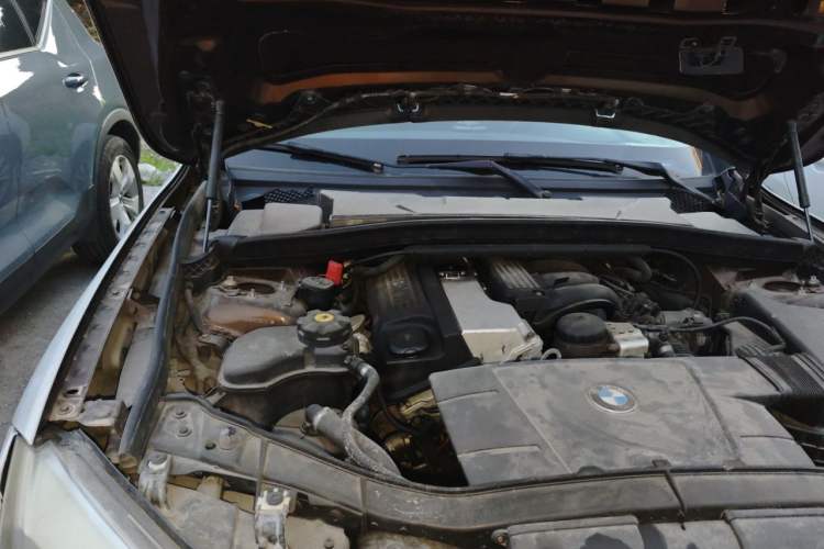 Used BMW X1 2013 sDrive18i Fashion Model Engine Bay Right