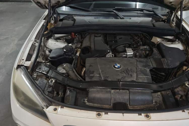 Used BMW X1 2013 sDrive18i Fashion Model Engine Bay Right