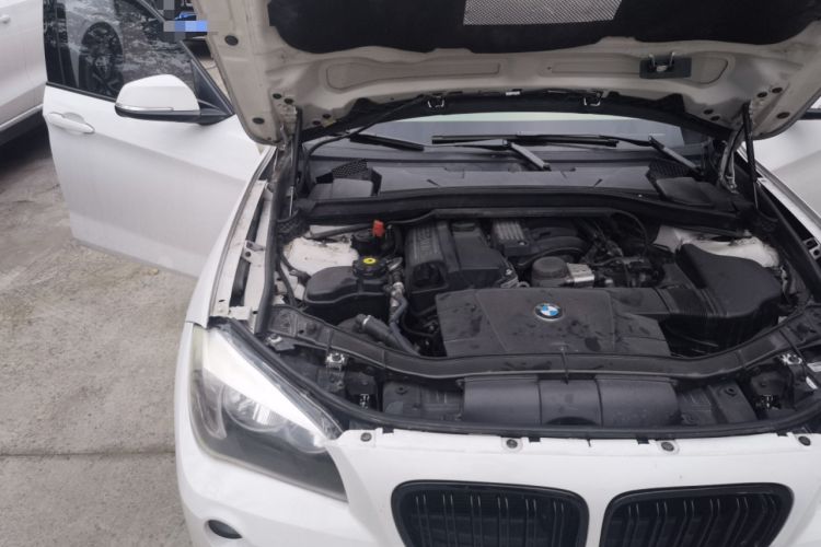 Used BMW X1 2013 sDrive18i Fashion Model Engine Bay Right
