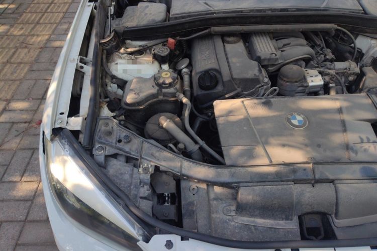 Used BMW X1 2013 sDrive18i Fashion Model Engine Bay Right