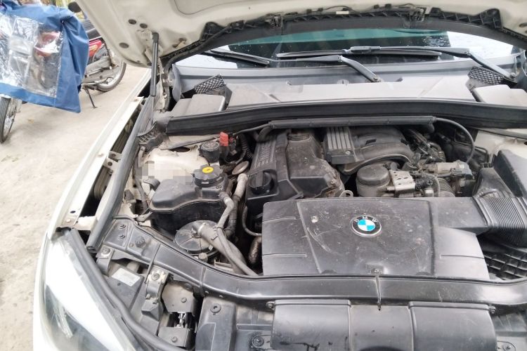 Used BMW X1 2013 sDrive18i Fashion Model Engine Bay Right