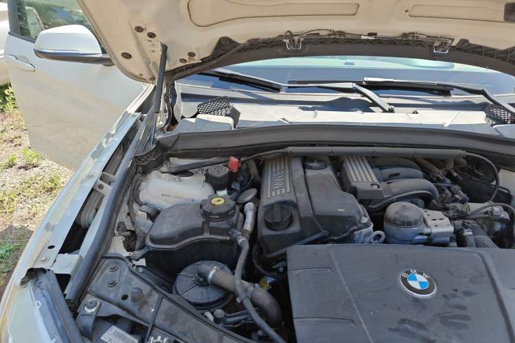 Used BMW X1 2013 sDrive18i Leading Model Engine Bay Right