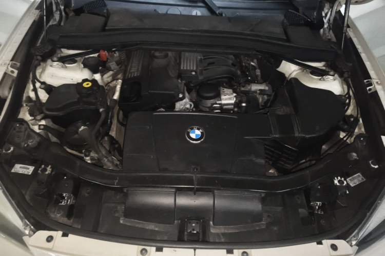 Used BMW X1 2013 sDrive18i manual model Engine Bay