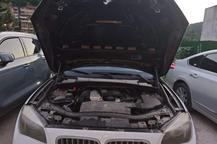 Used BMW X1 2013 sDrive18i Fashion Model Engine Bay