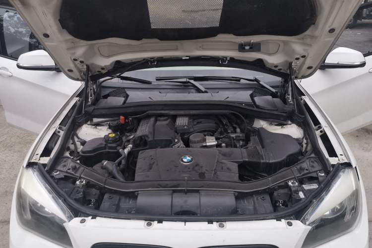 Used BMW X1 2013 sDrive18i Fashion Model Engine Bay