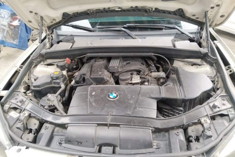 Used BMW X1 2013 sDrive18i Fashion Model Engine Bay